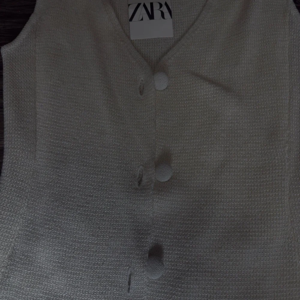 Zara Cream Textured Button Tank Top - Picture 3 of 4